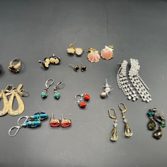 New Year's Eve Show Bundles - Pick 1 Beauty Bundle and get TWO Jewelry Items! - Picture 10 of 14